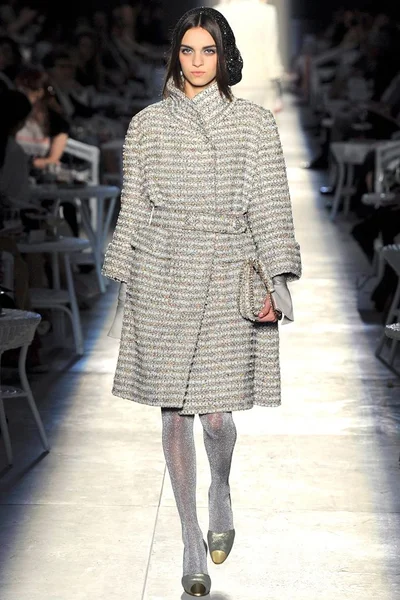 Look 25